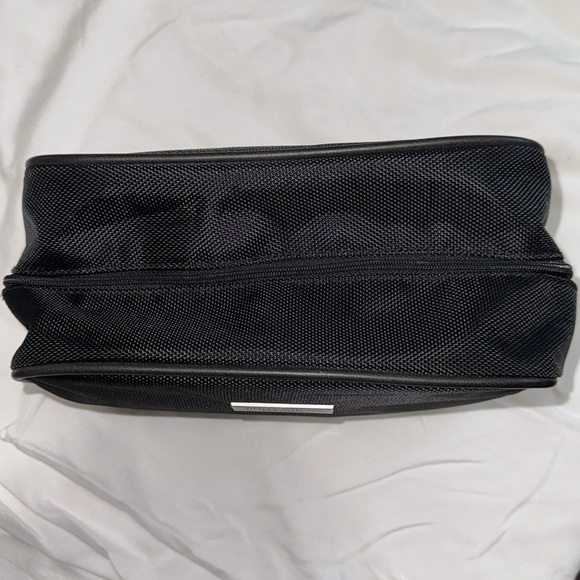 Jimmy Choo - NWOT Unisex Black Toiletry/Cosmetic pouch - Picture 5 of 8
